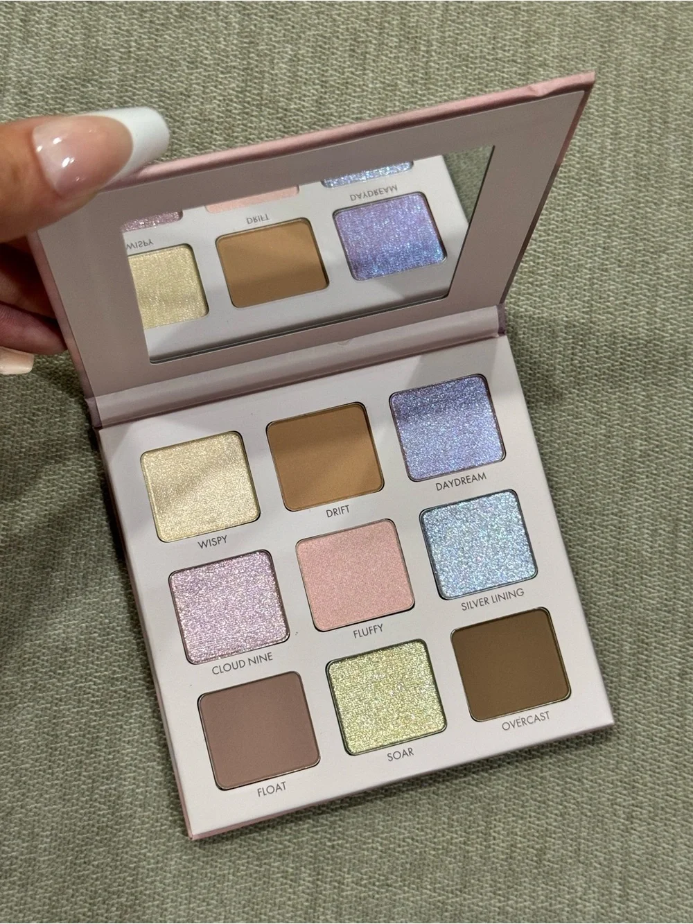 NEW Wander Beauty In The Clouds Eyeshadow Palette